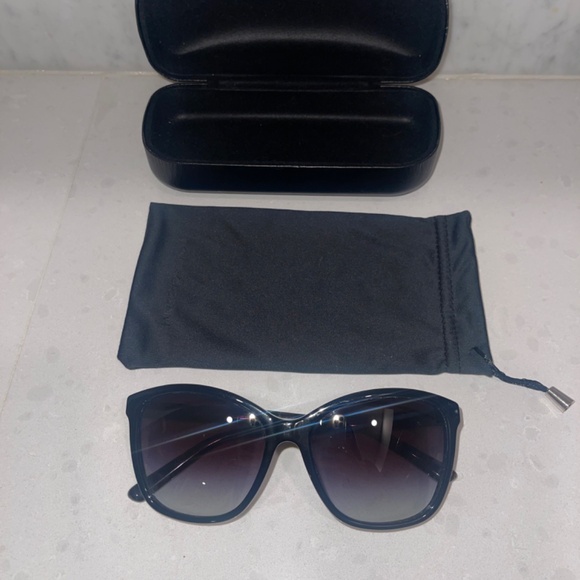 DOLCE & GABANNA SUNGLASSES - Picture 4 of 7